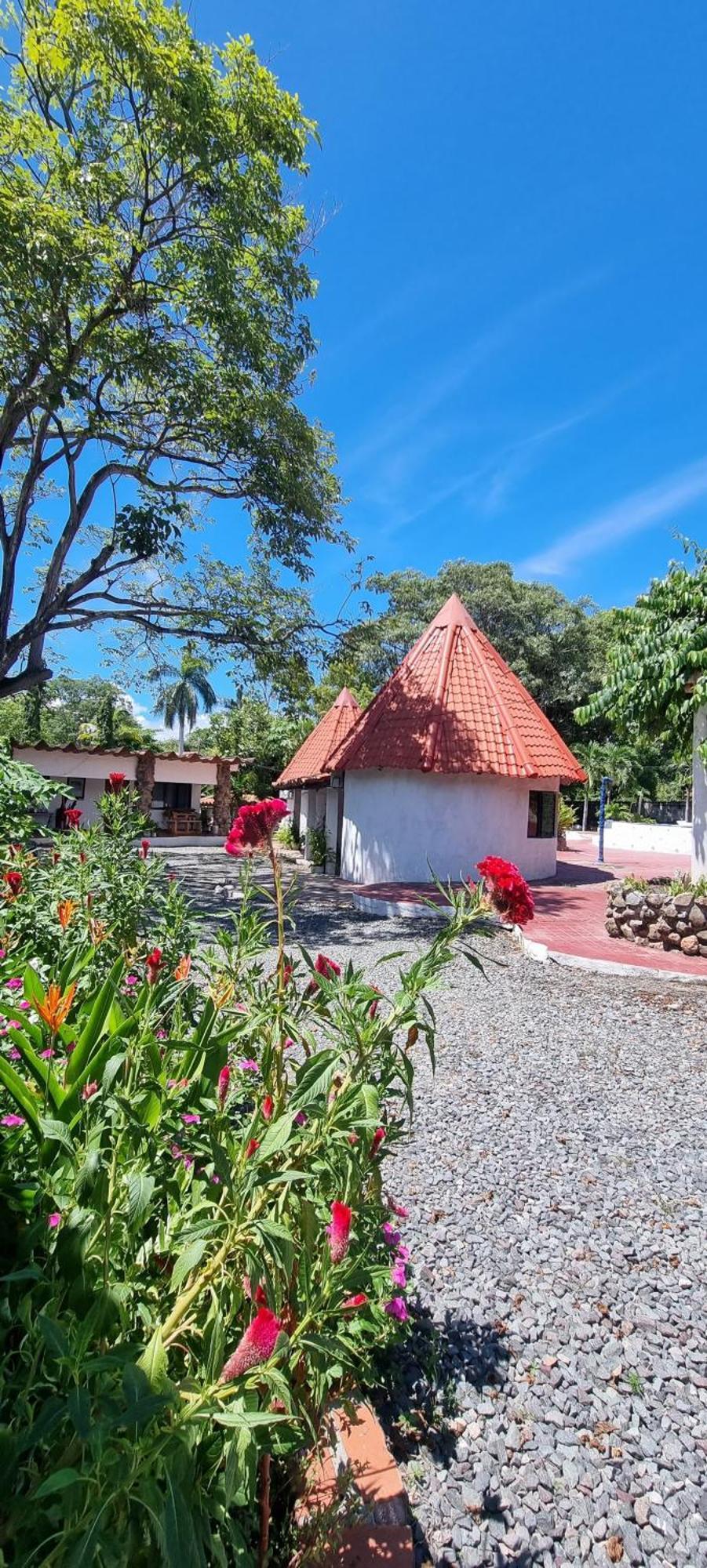 Mia Nueva Gorgona Hotel Exterior photo